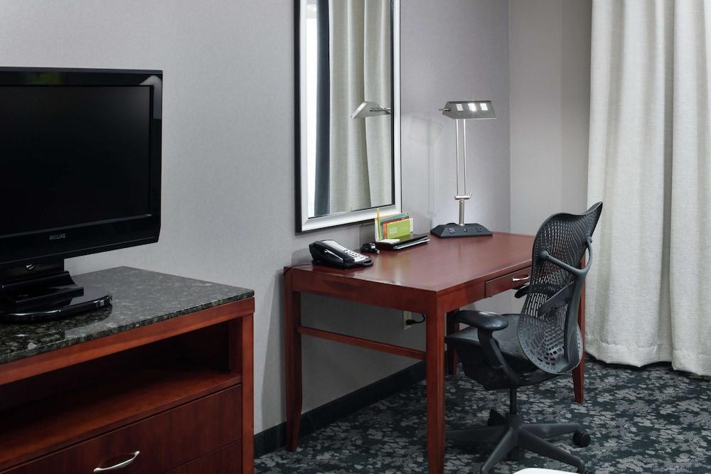 Hilton Garden Inn Lake Forest Mettawa Extérieur photo