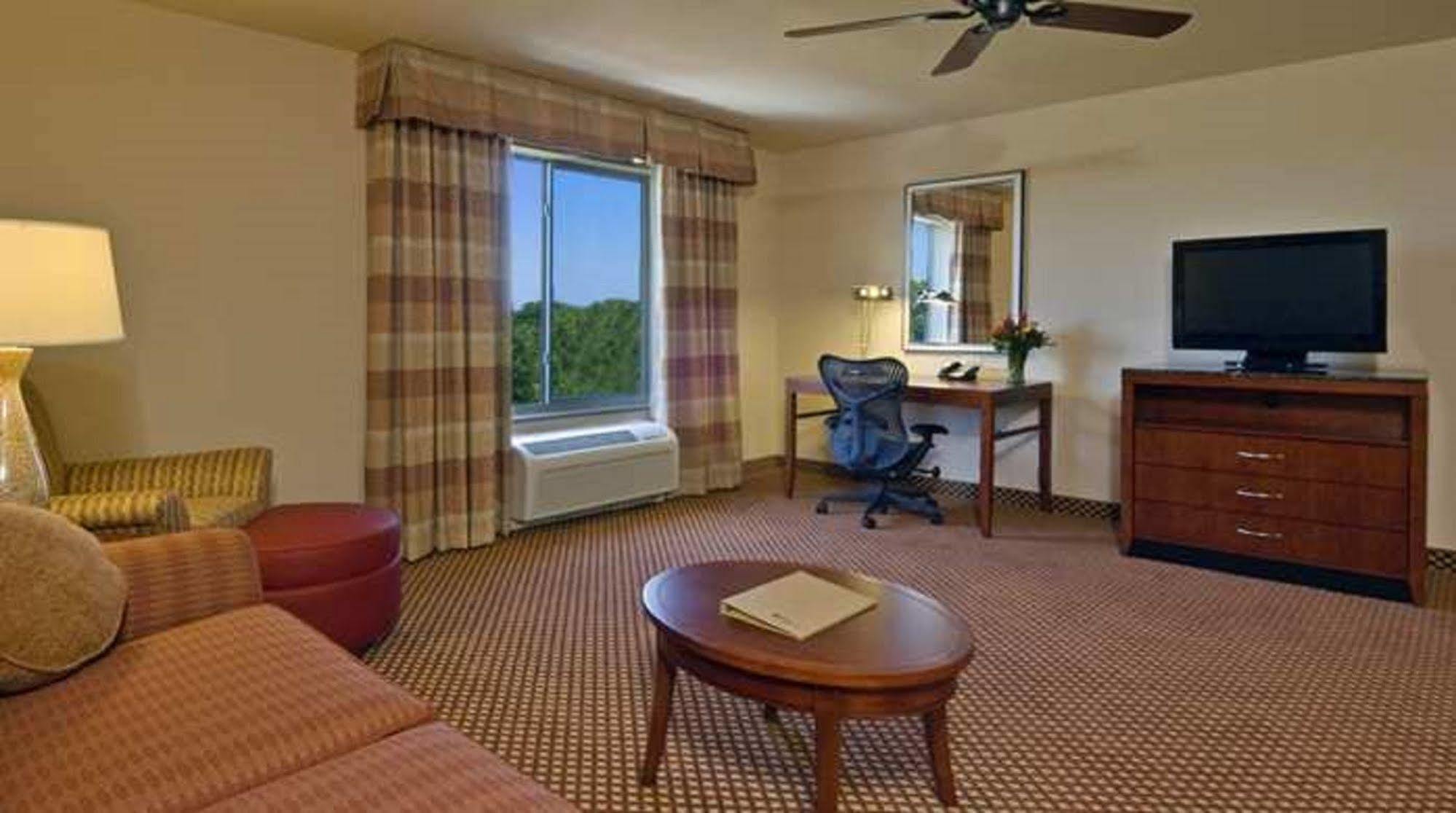 Hilton Garden Inn Lake Forest Mettawa Extérieur photo